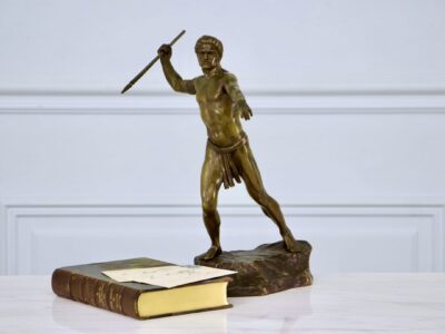 Бронзова скульптура «Воїн зі списом» П.Терещука
