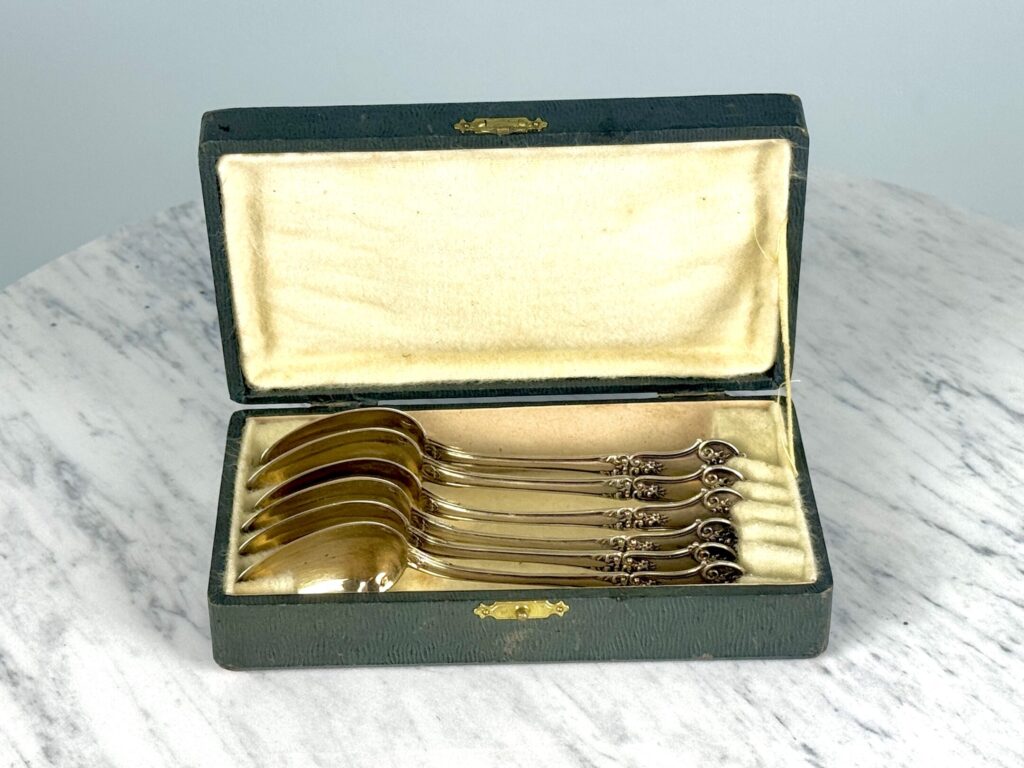 Набір срібних ложок