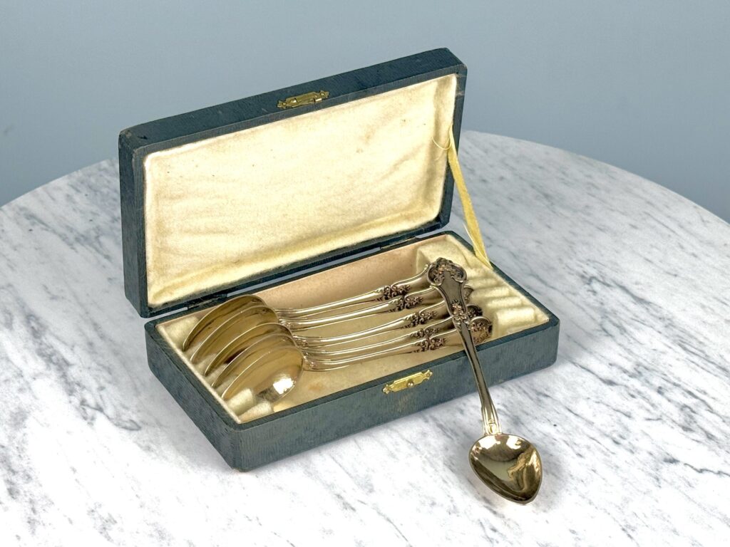 Набір срібних ложок