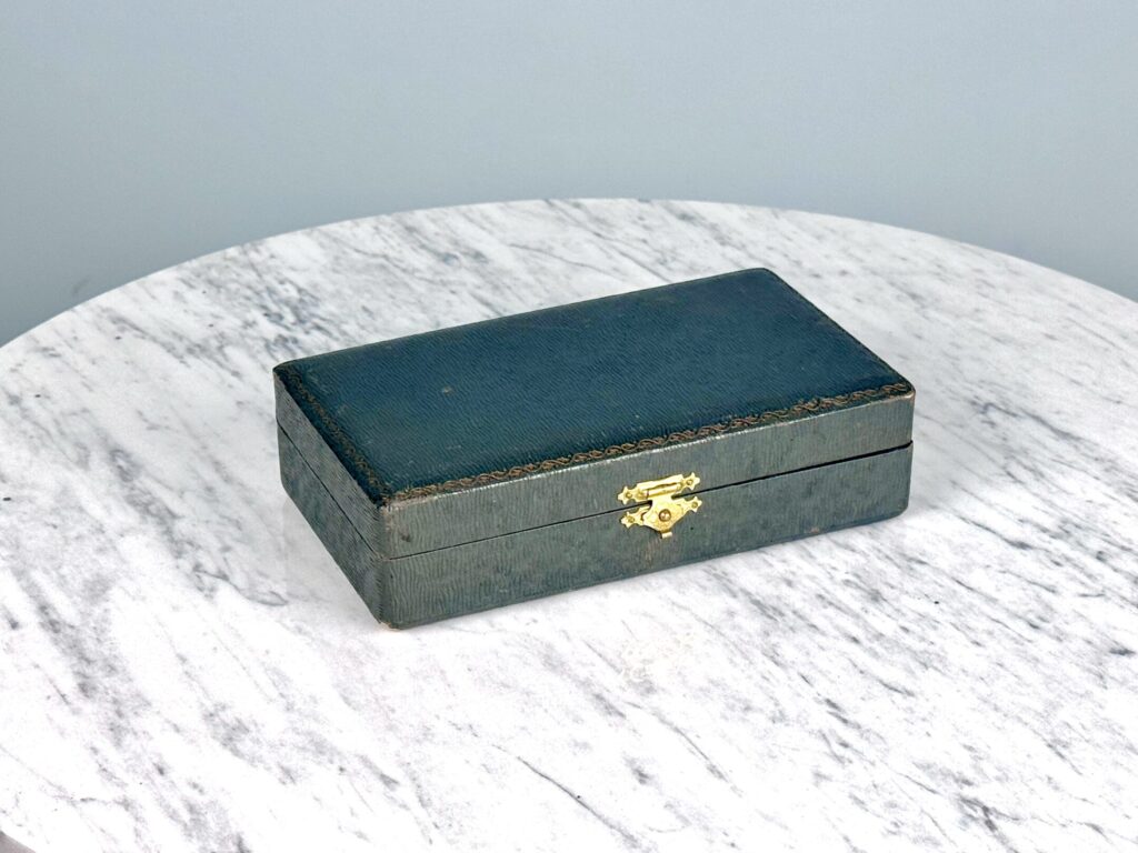 Набір срібних ложок