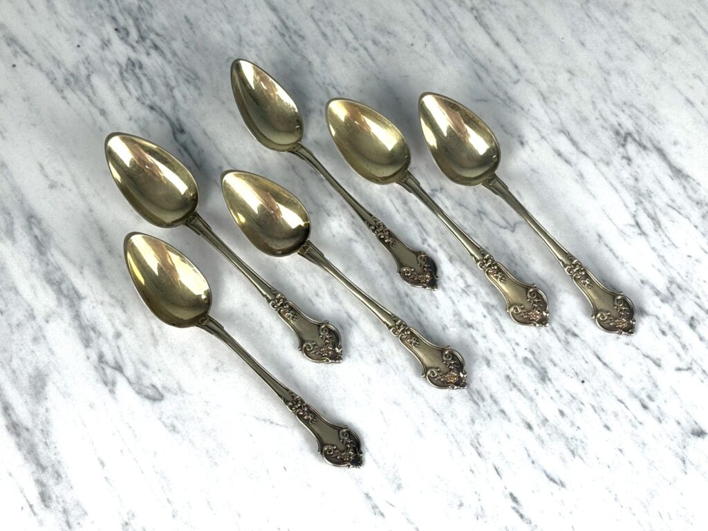 Набір срібних ложок