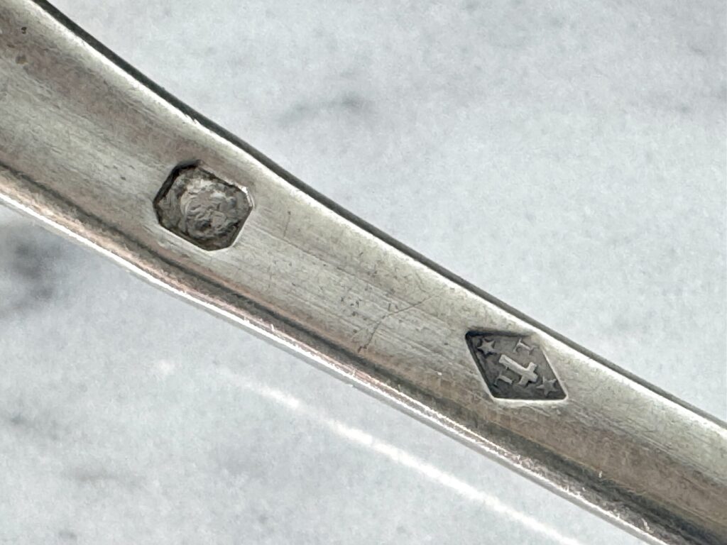 Антикварні срібні чайні ложки у футлярі