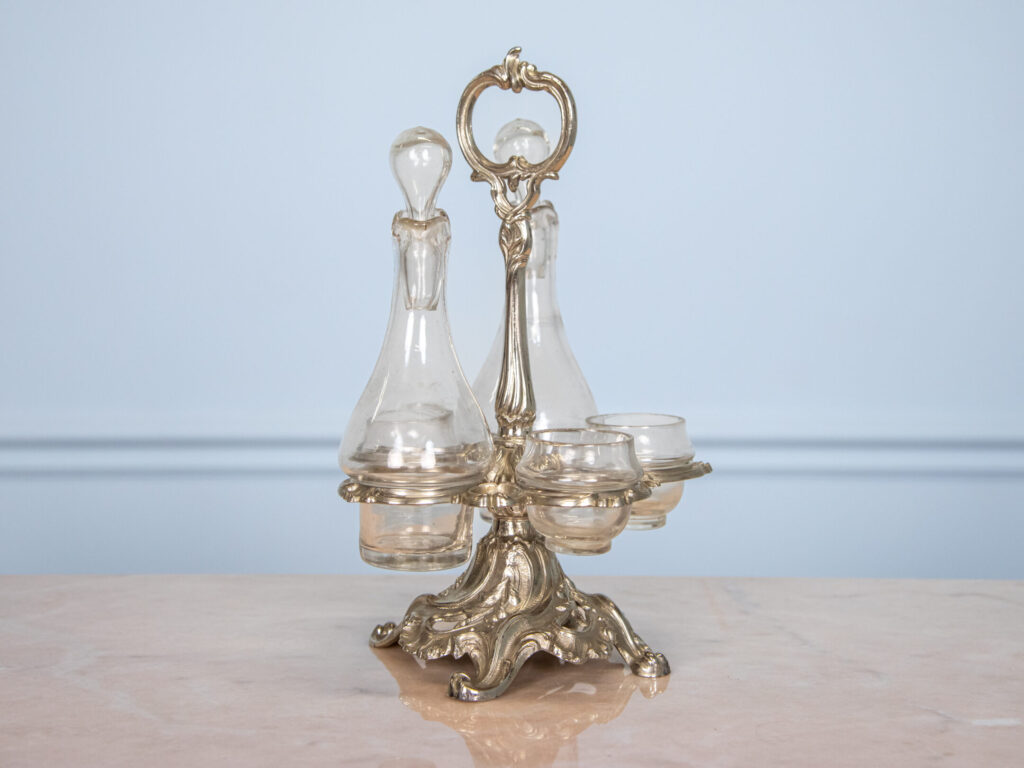 Антикварний крует