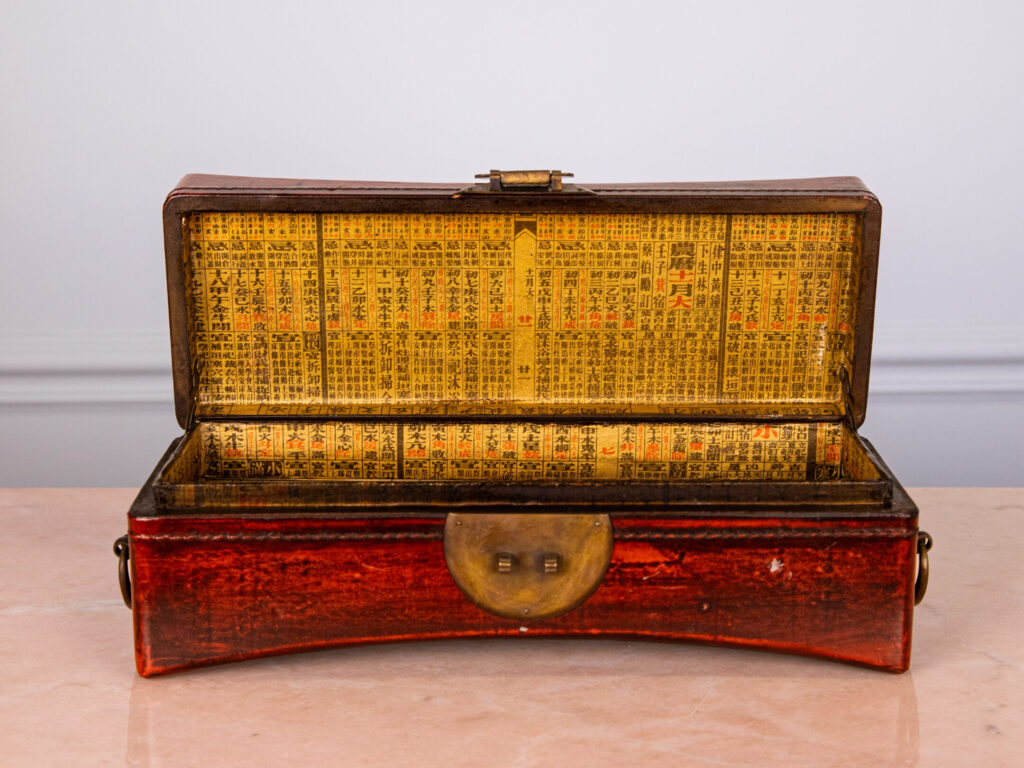 BN4A7010 Антикварна китайська шкатулка