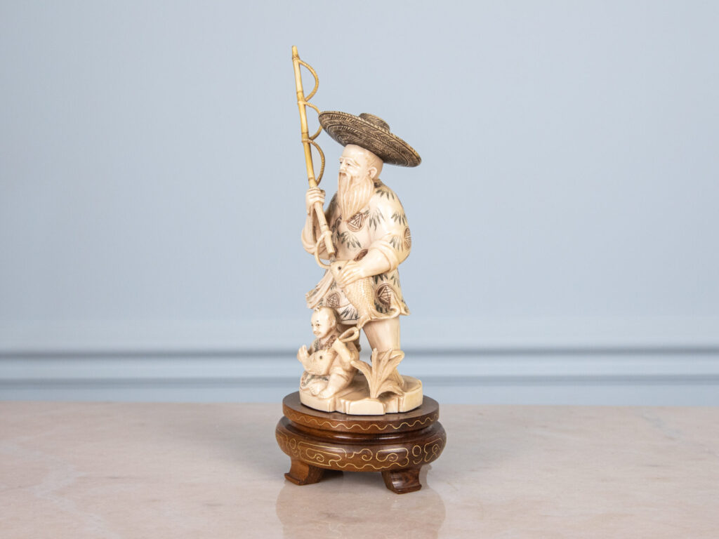 Антикварная статуэтка «Рыбак»