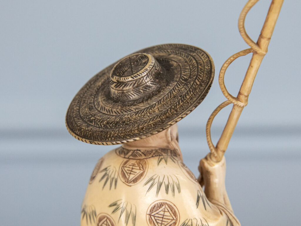 Антикварная статуэтка «Рыбак»