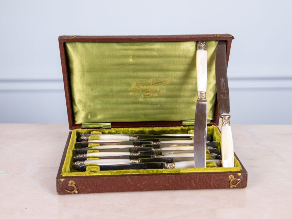 BN4A7136 Набір антикварних ножів