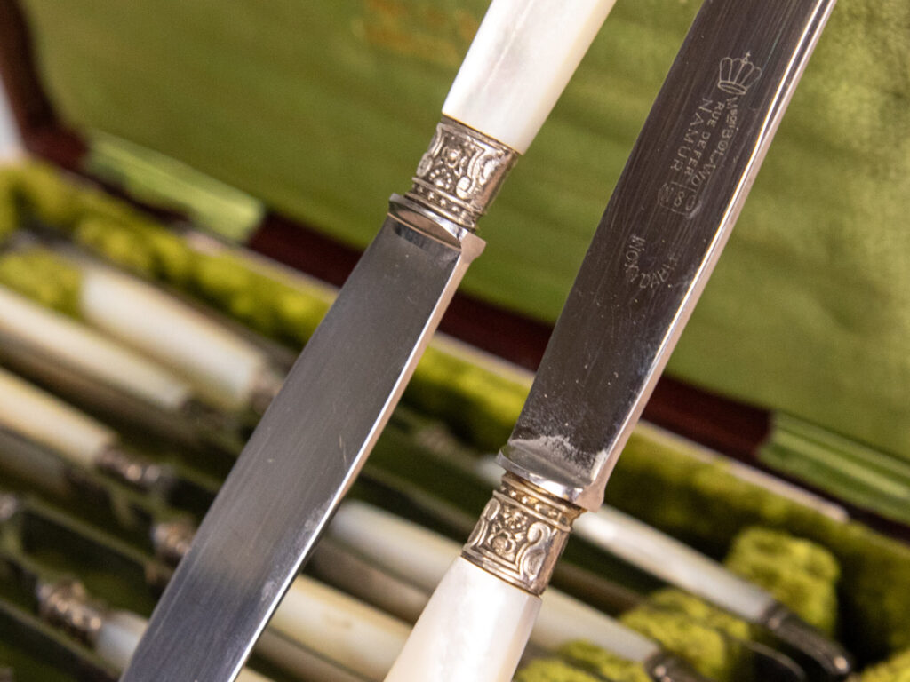 BN4A7142 Набір антикварних ножів