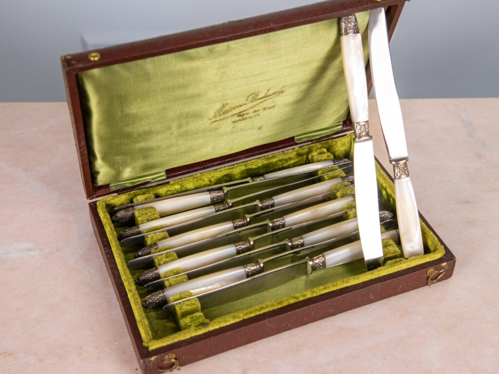 BN4A7150 Набір антикварних ножів