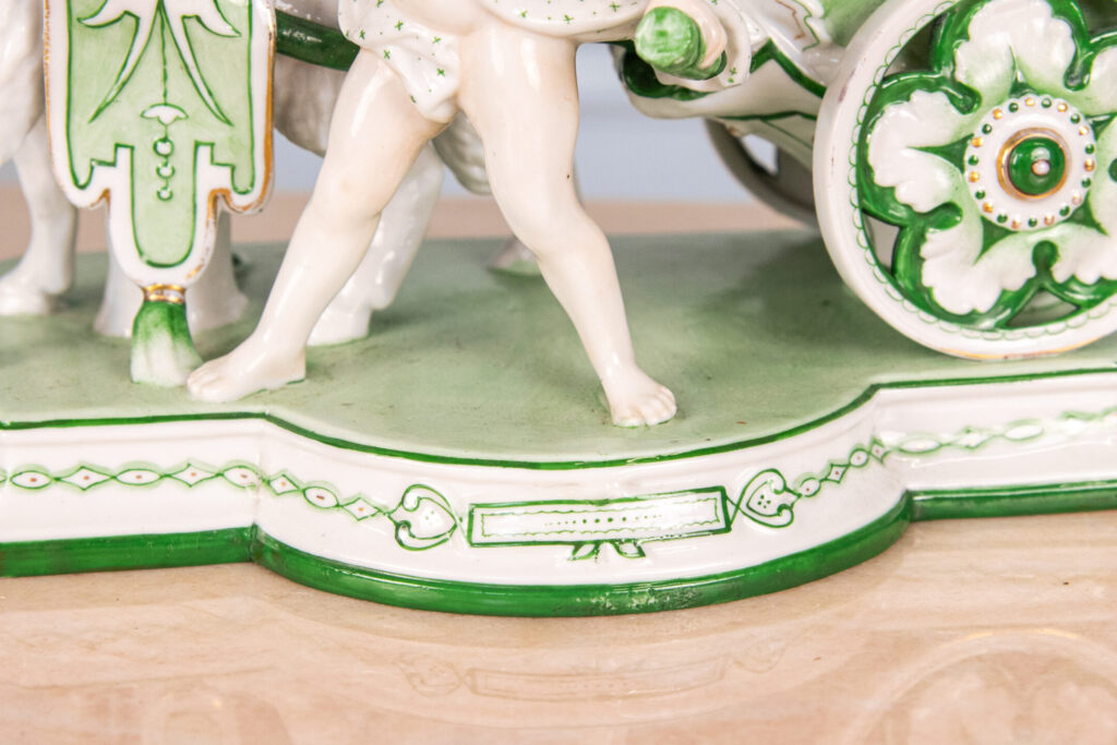 Фарфоровая статуэтка «Херувим с колесницей», КРМ