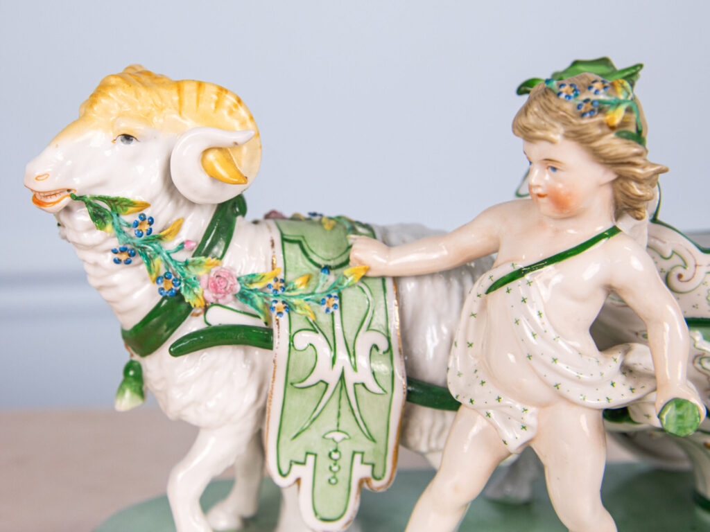 Фарфоровая статуэтка «Херувим с колесницей», КРМ