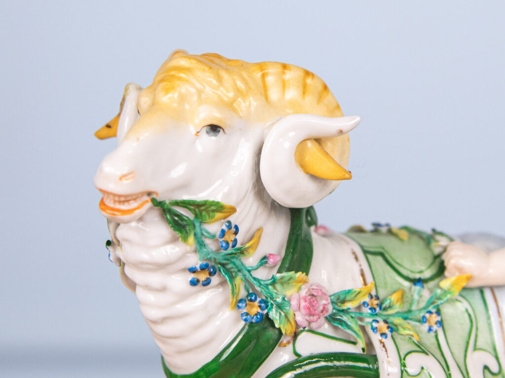 Фарфоровая статуэтка «Херувим с колесницей», КРМ