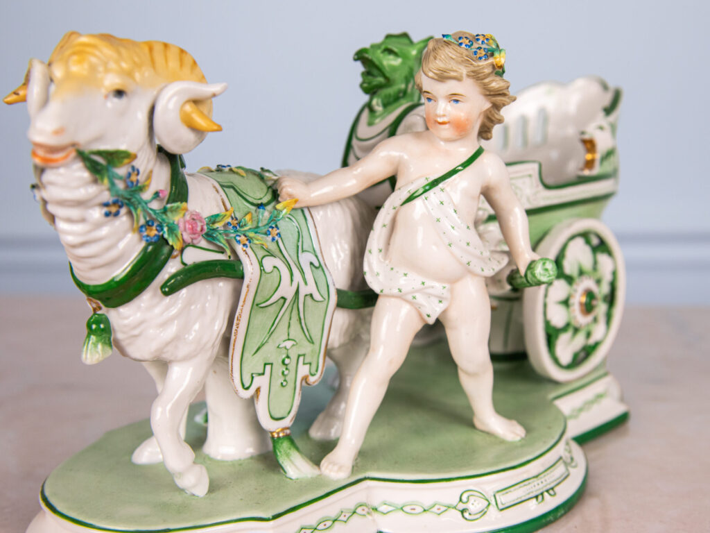 Фарфоровая статуэтка «Херувим с колесницей», КРМ