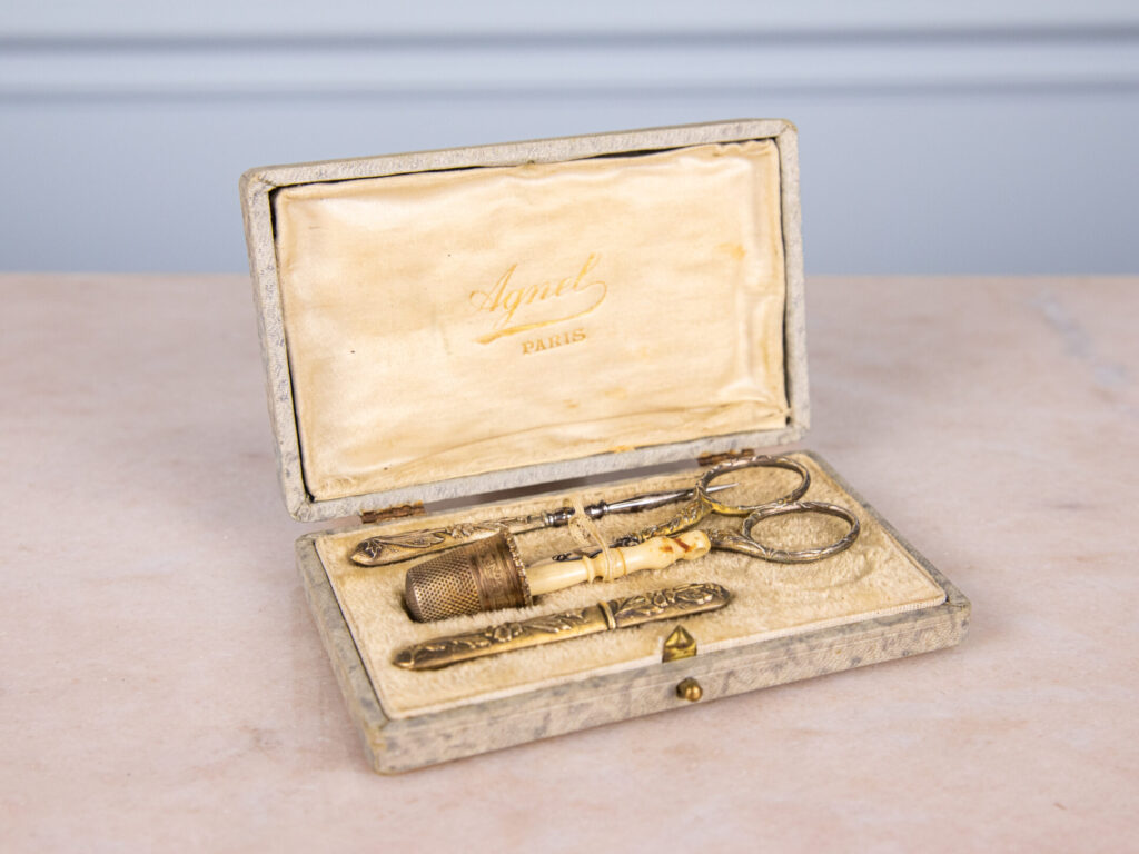 BN4A7244 Антикварний срібний набір для шиття