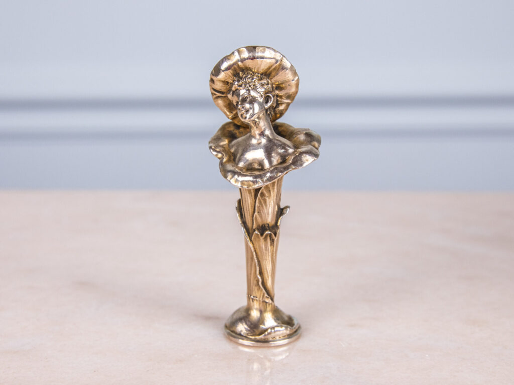 BN4A7261 Антикварная серебряная печать в стиле Ар-нуво