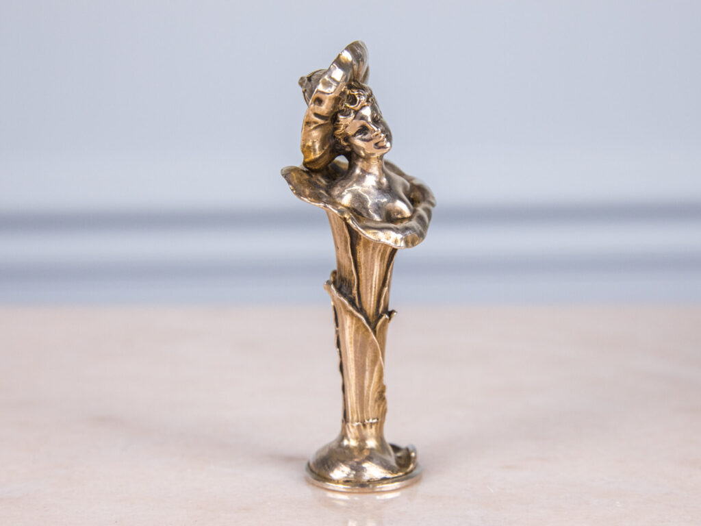 BN4A7265 Антикварная серебряная печать в стиле Ар-нуво