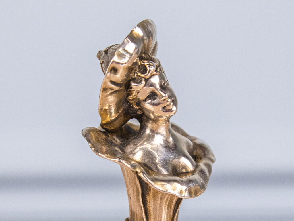 BN4A7267 Антикварная серебряная печать в стиле Ар-нуво