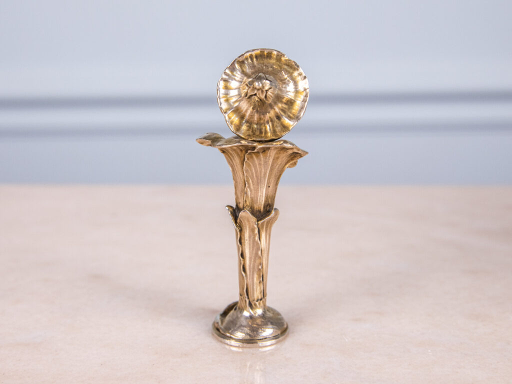 BN4A7272 Антикварная серебряная печать в стиле Ар-нуво