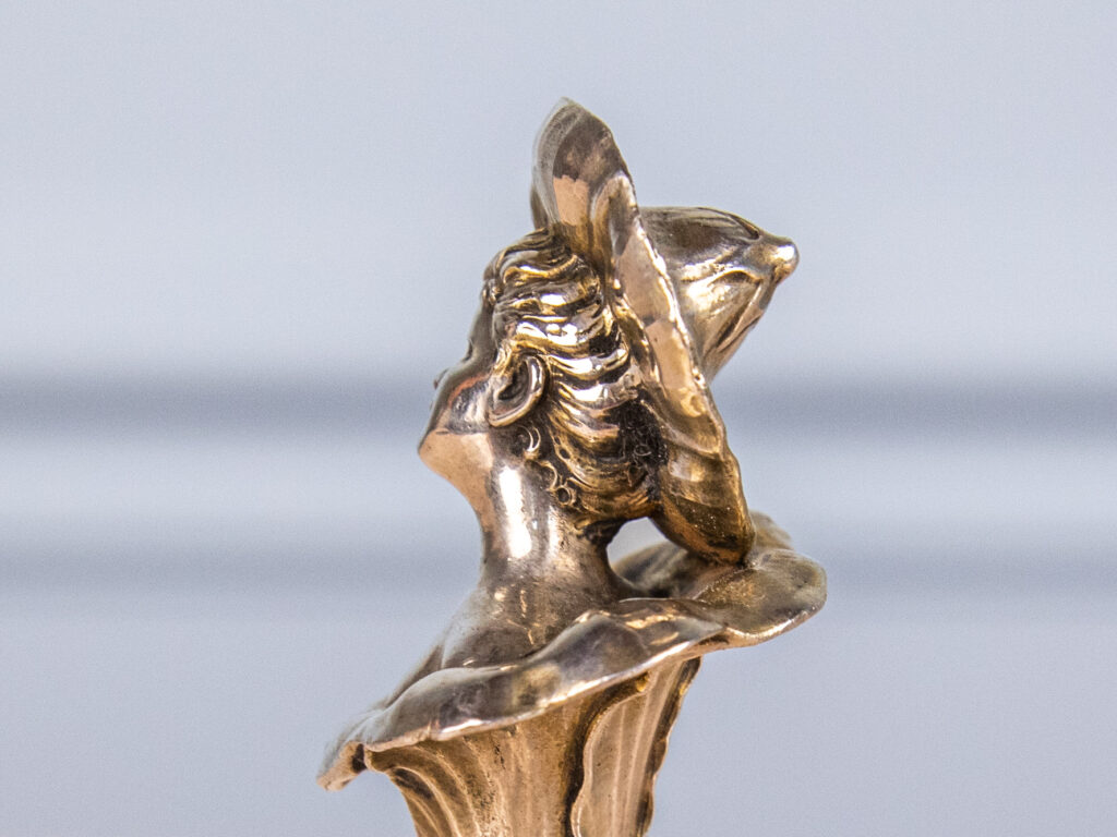 BN4A7275 Антикварная серебряная печать в стиле Ар-нуво