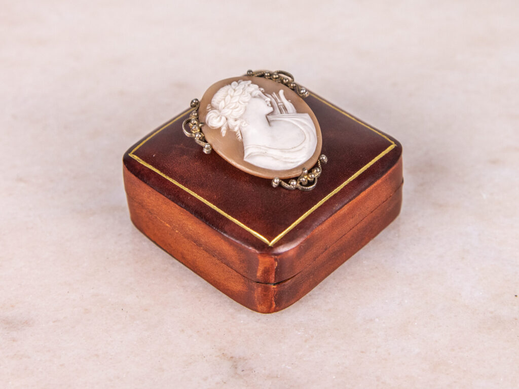 BN4A7283 Антикварна брошка