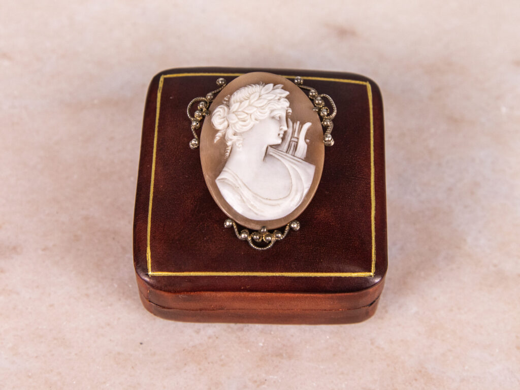 BN4A7286 Антикварна брошка