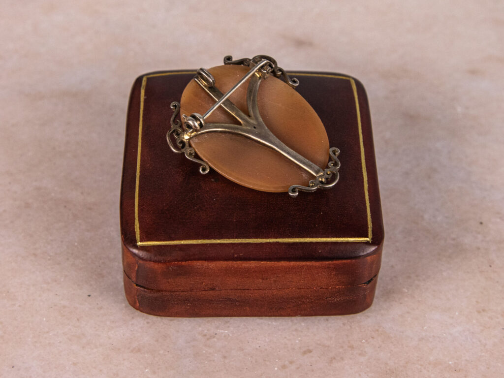 BN4A7298 Антикварна брошка