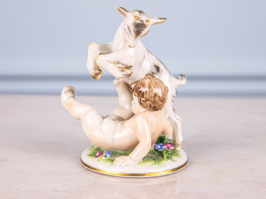 BN4A7332 – копія Вінтажна порцелянова статуетка Alt Wien Augarten