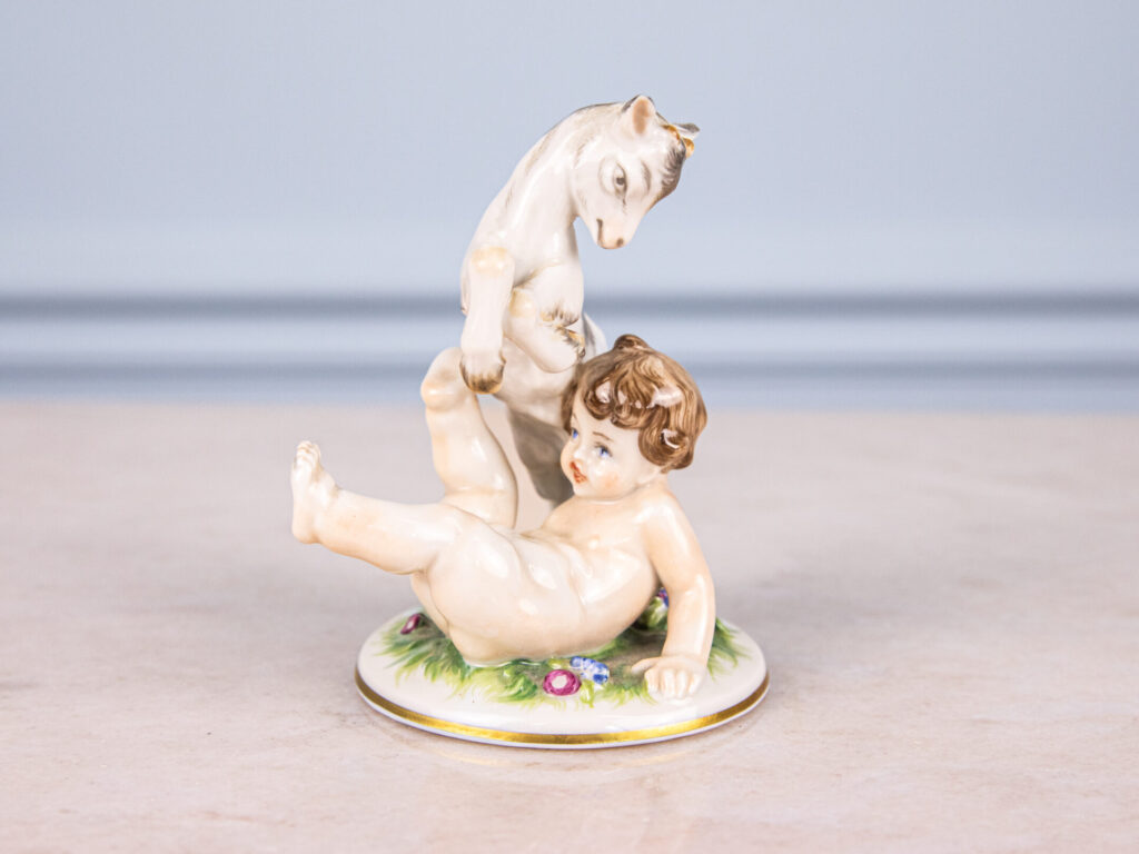 BN4A7334 – копія Вінтажна порцелянова статуетка Alt Wien Augarten
