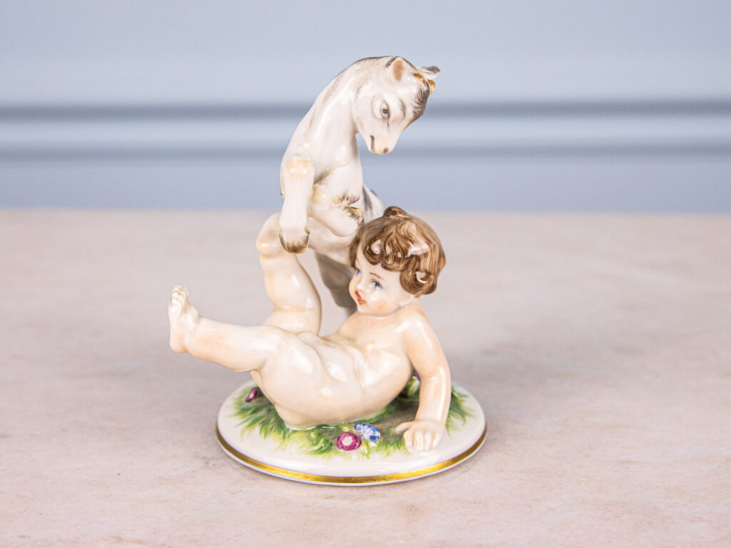 BN4A7335 – копія Вінтажна порцелянова статуетка Alt Wien Augarten