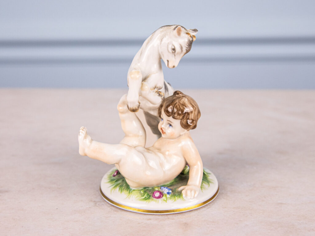 BN4A7336 Вінтажна порцелянова статуетка Alt Wien Augarten
