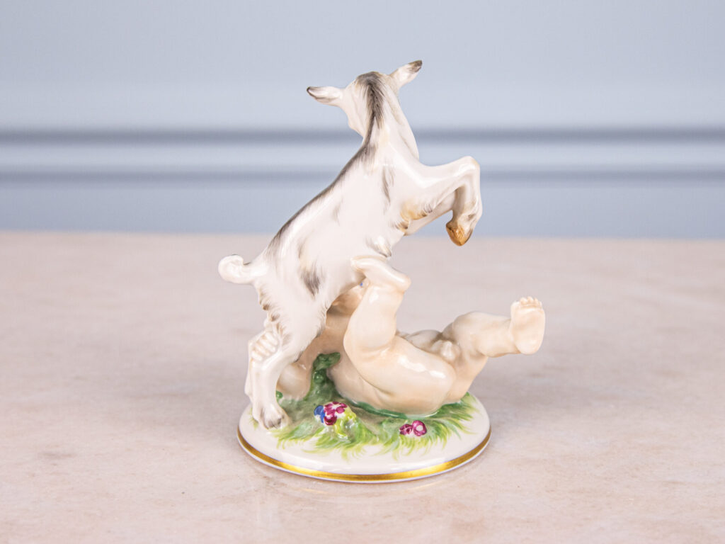 BN4A7340 – копія Вінтажна порцелянова статуетка Alt Wien Augarten