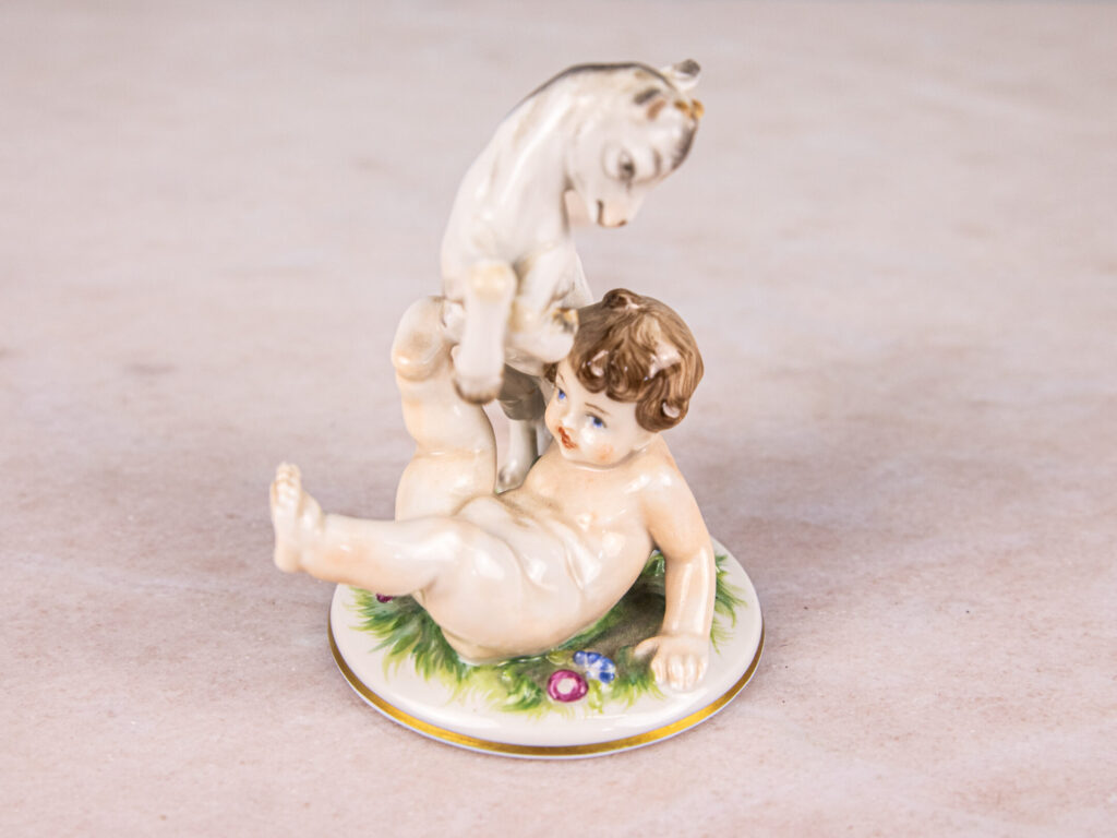 BN4A7345 – копія Вінтажна порцелянова статуетка Alt Wien Augarten