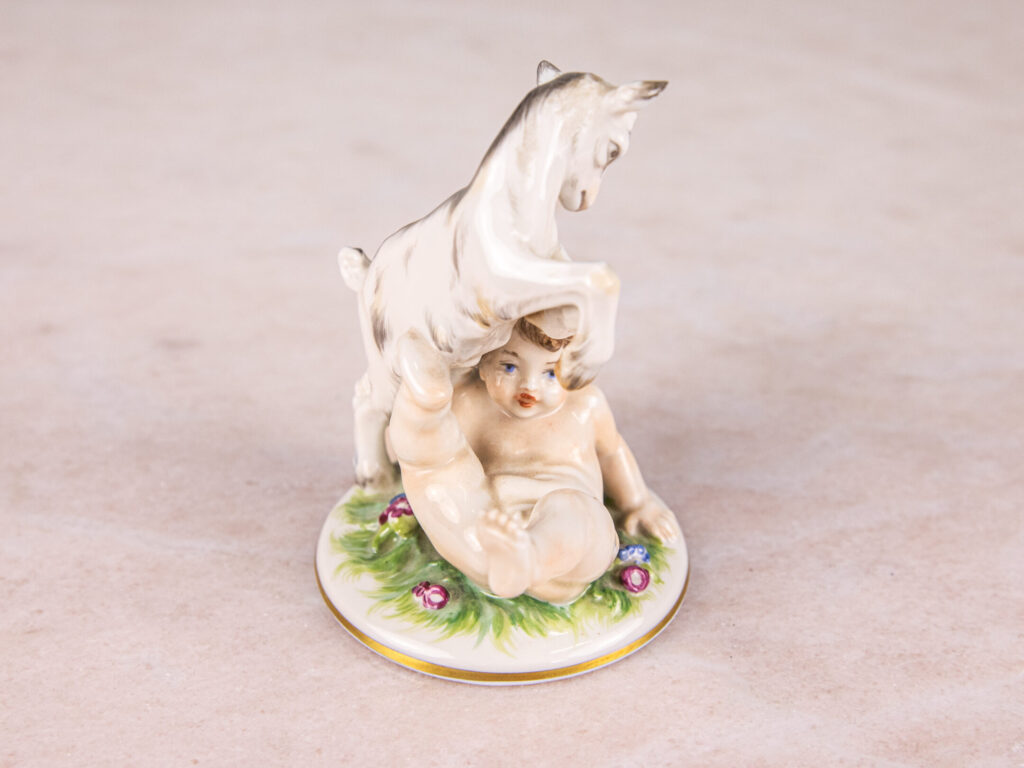 BN4A7346 – копія Вінтажна порцелянова статуетка Alt Wien Augarten