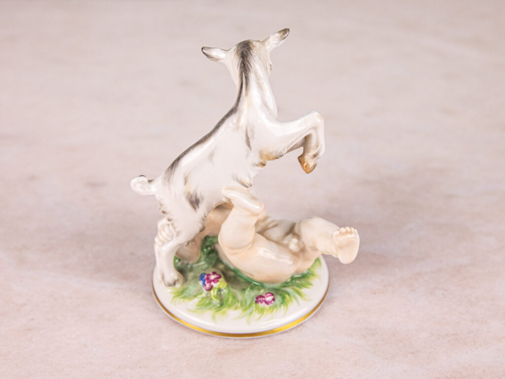 BN4A7348 – копія Вінтажна порцелянова статуетка Alt Wien Augarten