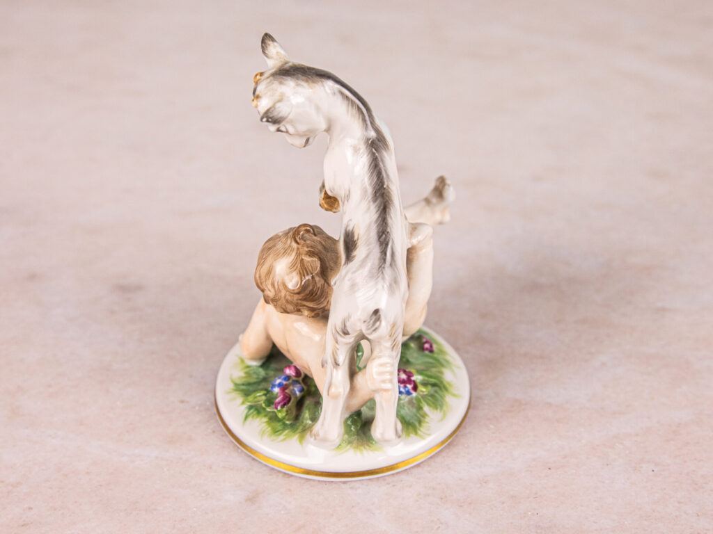 BN4A7350 – копія Вінтажна порцелянова статуетка Alt Wien Augarten