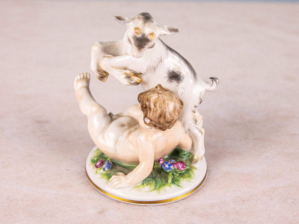BN4A7351 – копія Вінтажна порцелянова статуетка Alt Wien Augarten