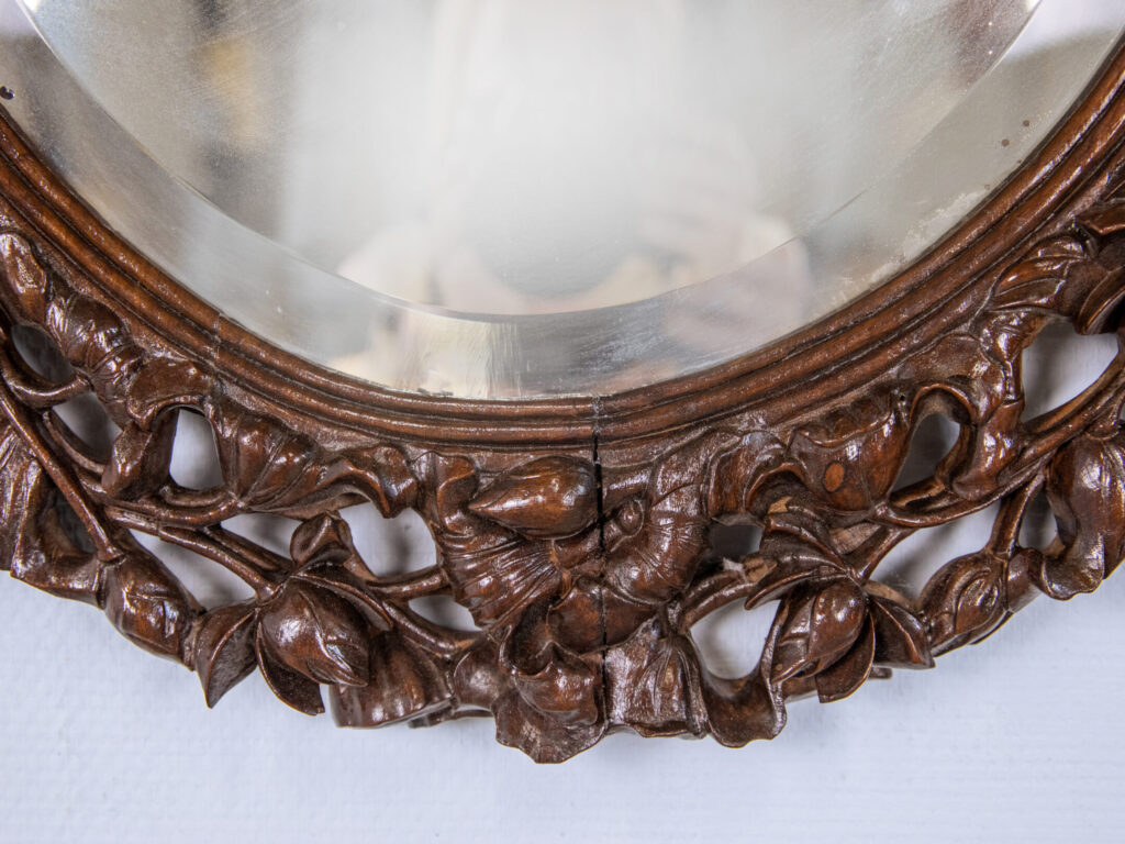 BN4A7446 Антикварне дзеркало в різьбленій ажурній оправі