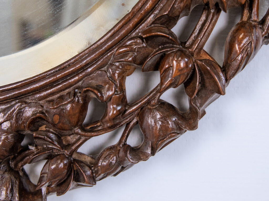 BN4A7447 Антикварне дзеркало в різьбленій ажурній оправі