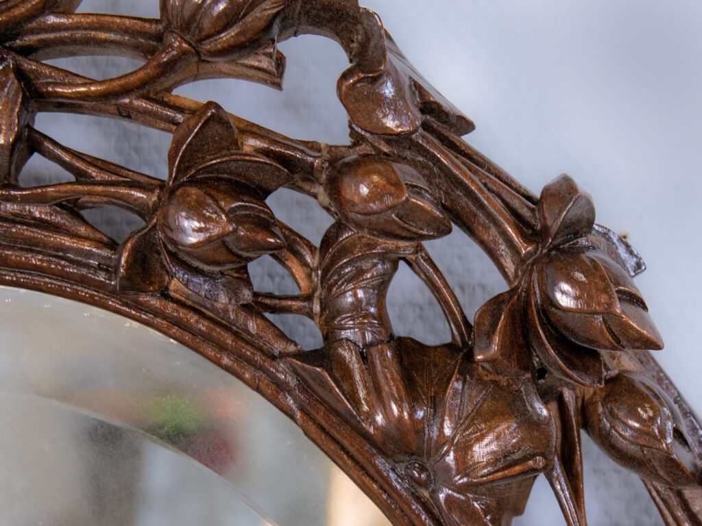 BN4A7450 Антикварне дзеркало в різьбленій ажурній оправі