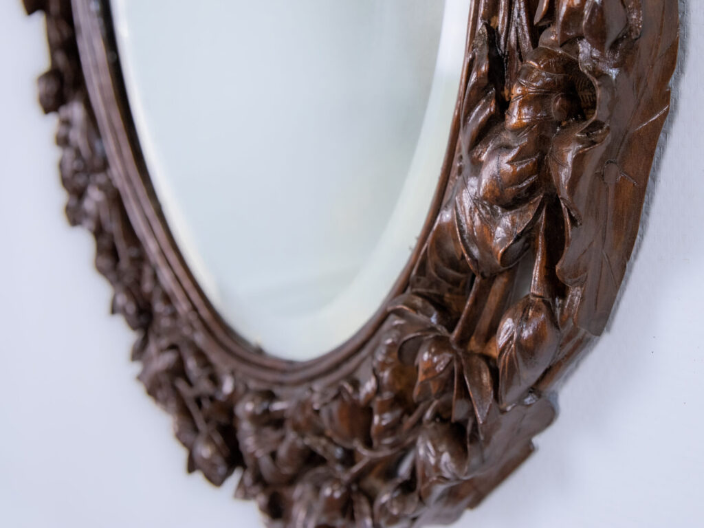 BN4A7460 Антикварне дзеркало в різьбленій ажурній оправі