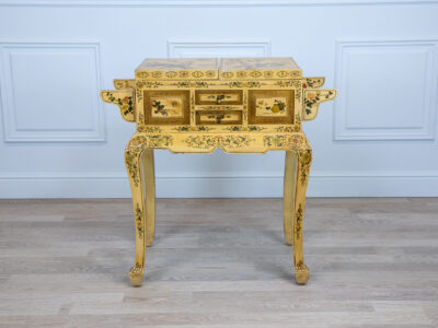 Туалетний столик у стилі Шинуазрі