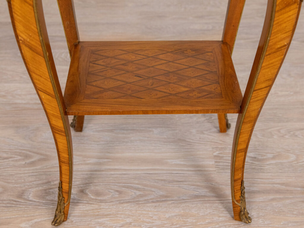 BN4A7824 Столик у стилі Людовика XV