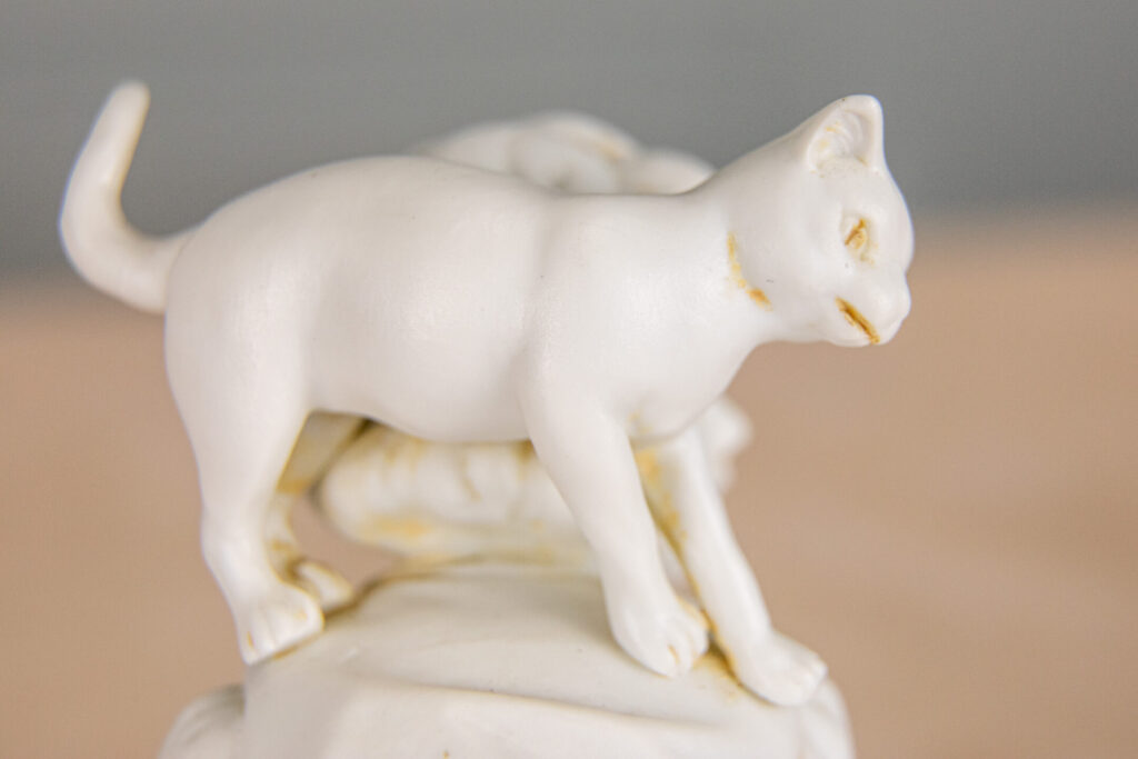 BN4A8090 Антикварна статуетка Muller Volkstedt