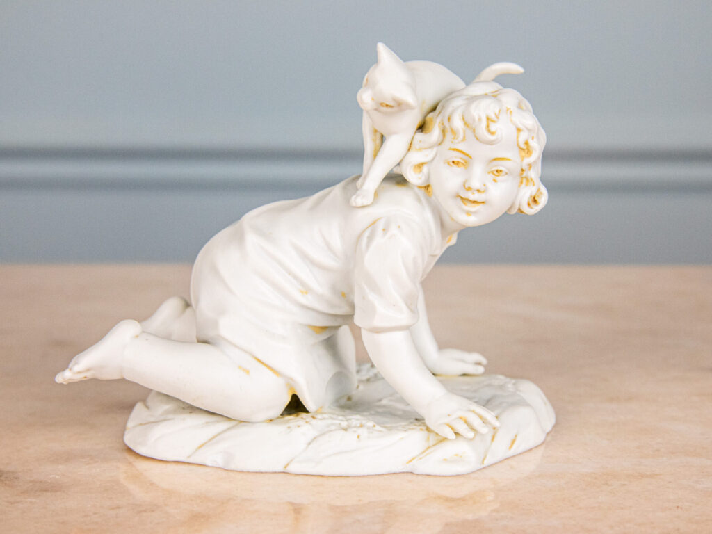 BN4A8107 Антикварна статуетка Muller Volkstedt