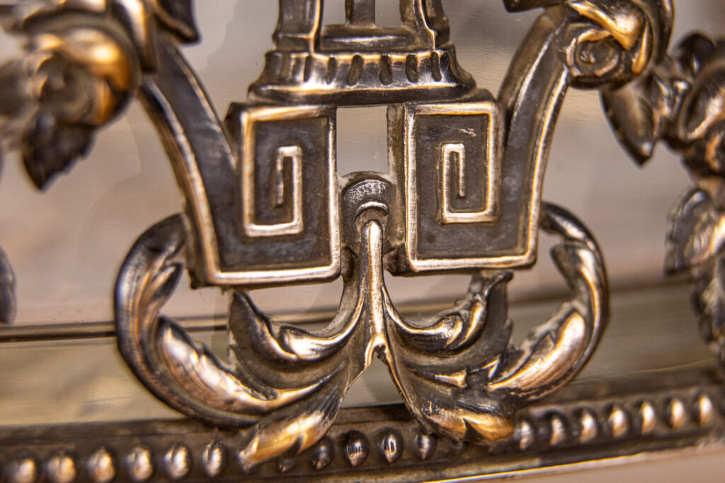 Антикварна ваза в стилі Людовика XVI