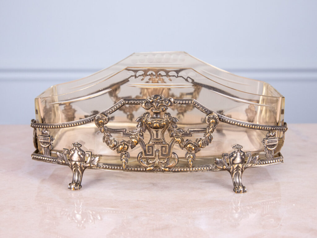 Антикварна ваза в стилі Людовика XVI