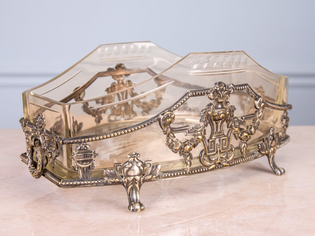 Антикварна ваза в стилі Людовика XVI