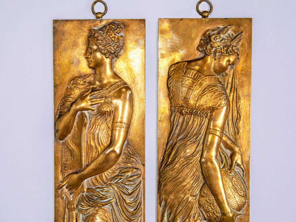 Антикварные барельефы «Фонтан невинных» Ф. Барбедьенна (по мотивам Жана Гужона)