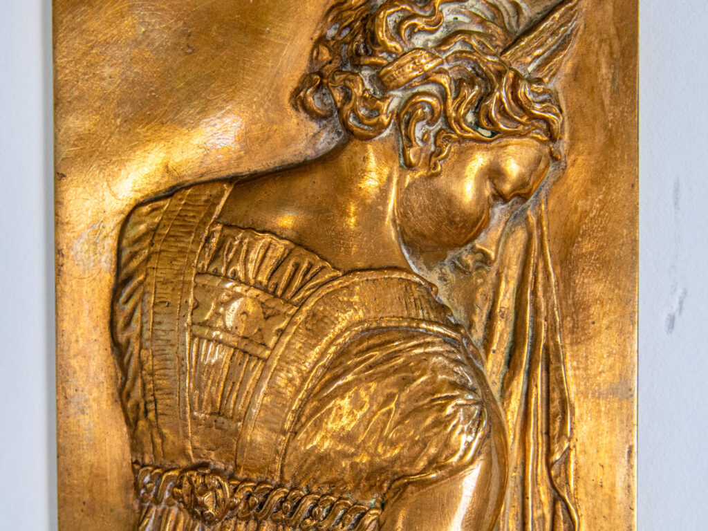 Антикварные барельефы «Фонтан невинных» Ф. Барбедьенна (по мотивам Жана Гужона)