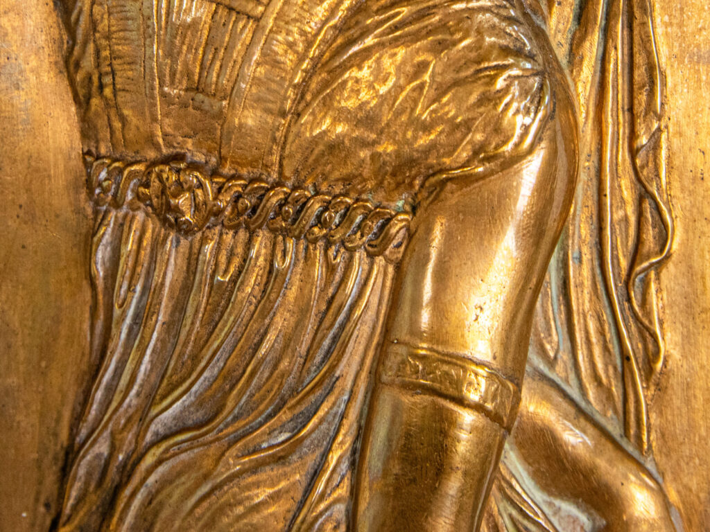 Антикварные барельефы «Фонтан невинных» Ф. Барбедьенна (по мотивам Жана Гужона)